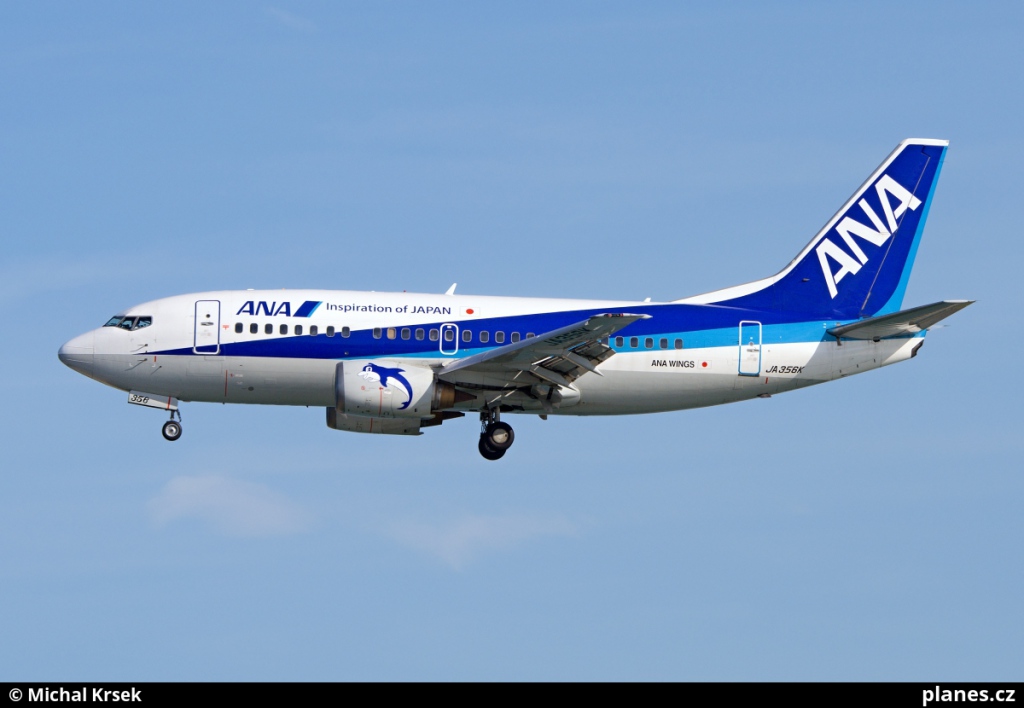 Boeing 737-500 ANA Wings