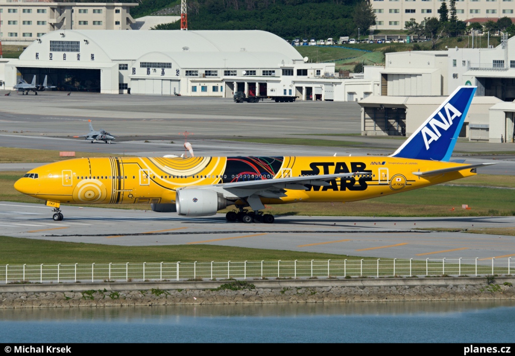 ANA 777 Star Wars livery