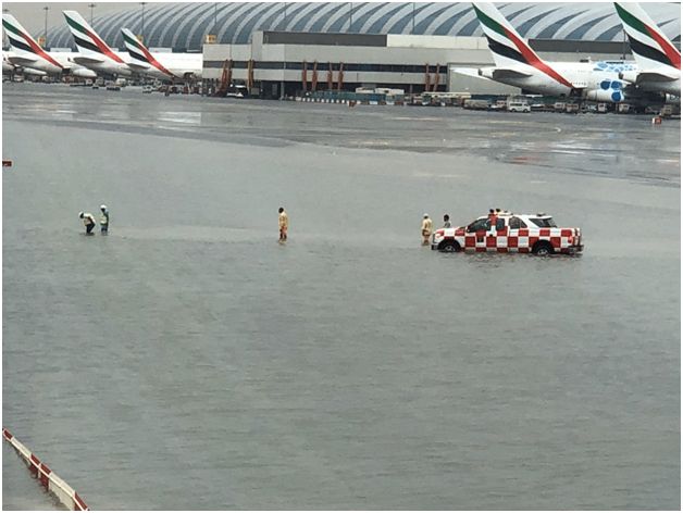 Prudká bouře narušila provoz letišť v Dubaji a Šardžá