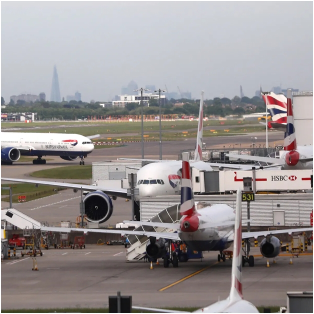 Letiště Heathrow výrazně zvýšilo odhad počtu cestujících. Přesto letos zůstane ve ztrátě.